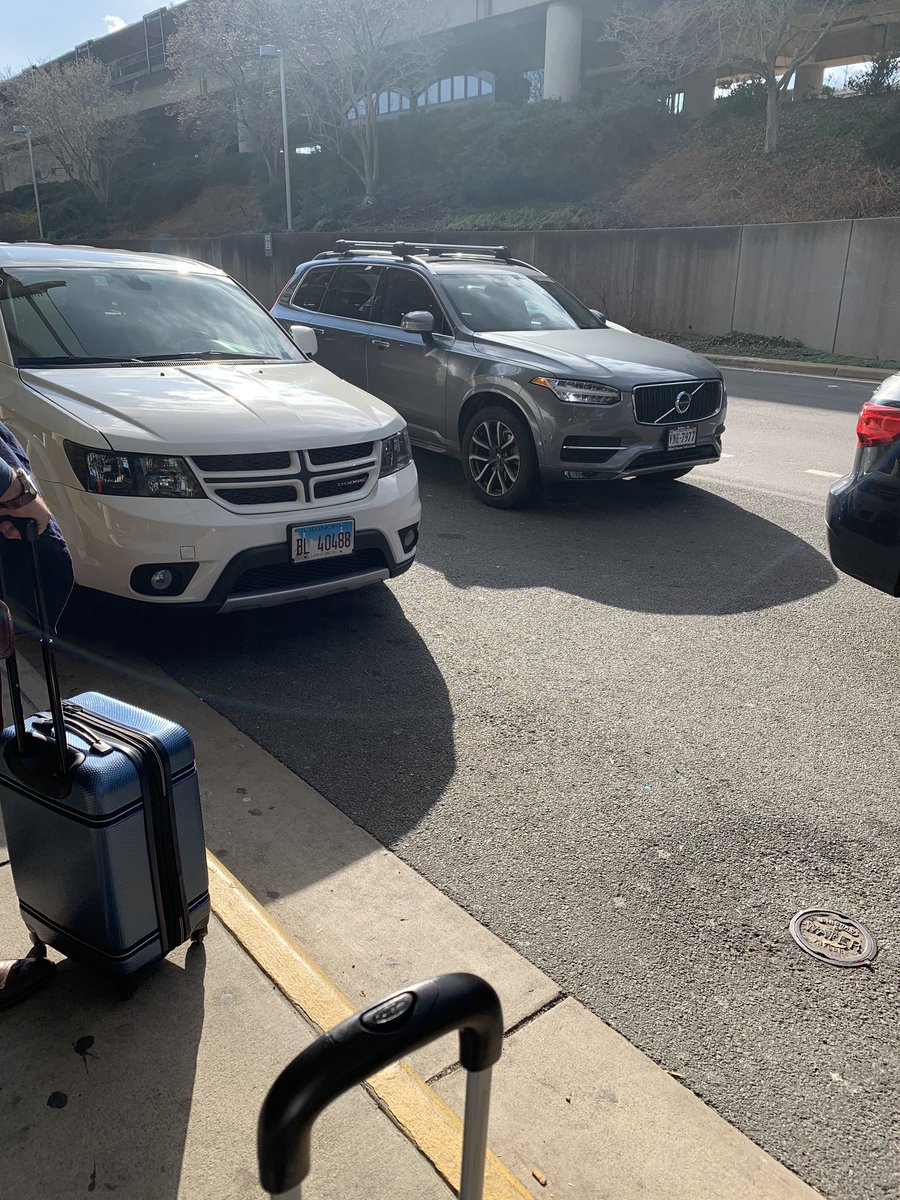caroline_cox's tweet photo. @Reagan_Airport why do you let cars sit parked at the pickup curb? This is why there is so much traffic! https://t.co/rgZ8EfODky