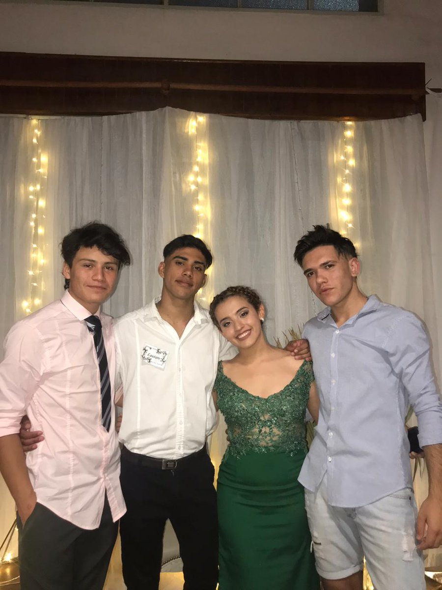 camrivero0's tweet photo. Laputamadre ojalá todos tuvieran personitas como ellos, sin dudas son los mejores ❤
Los amo a mas no poder🤞🏽❤ https://t.co/vNSQnW2COc