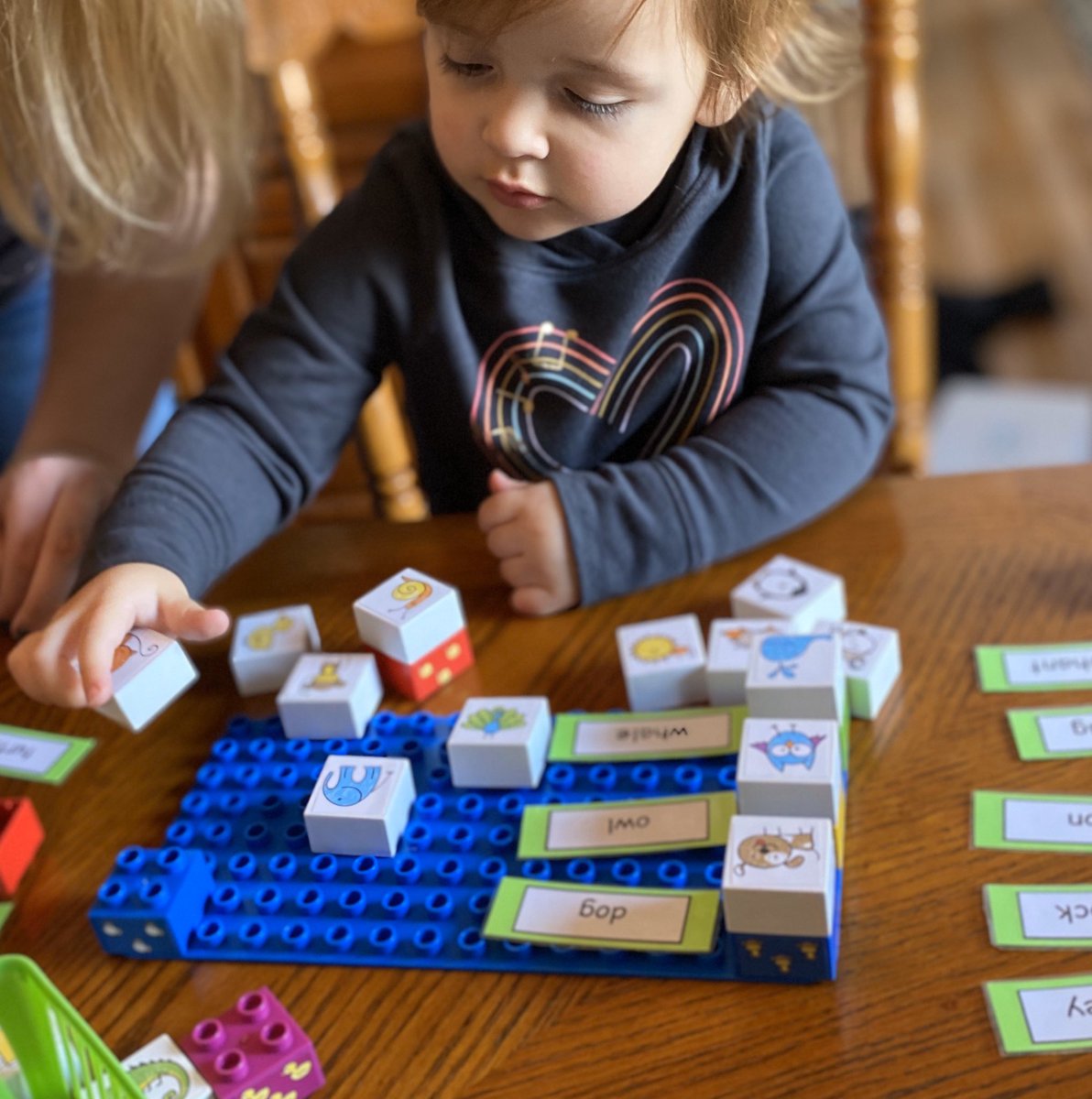 AbcCrate's tweet photo. I loved watching this mother work with her daughter with Biobuddi blocks. @abc-crate.com #homeschoolmama 
#buildandplay #biobuddi #mommyandme #safariltd #kidspresents #kidsgiftideas #kidsgifts #toddlergifts  #buildingblocks #toddlerlife #blocks #preschoolathome #montessori https://t.co/X9vDVzZNnI