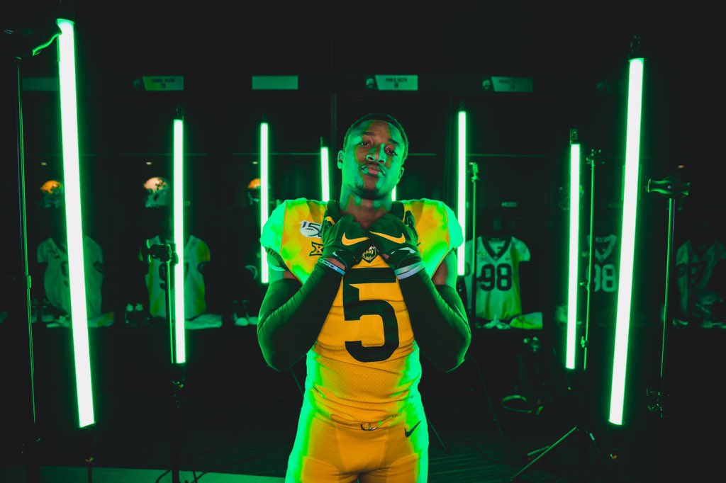 DevinNealjr1's tweet photo. Proud to announce that I am committed to the University of Baylor! 🐻 #SicEm https://t.co/lBalGFJlmL