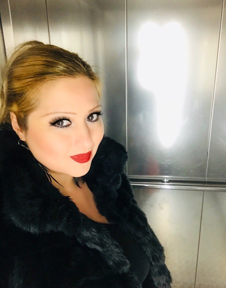 slallu1's tweet photo. Feeling good... feeling chic ..💋.
.
.
.
.
.
.
#christmasparty #chiclady #GoldenGlobes #SundayMotivation #sundayvibes #Smile #dentist https://t.co/fr6A5pwo0M