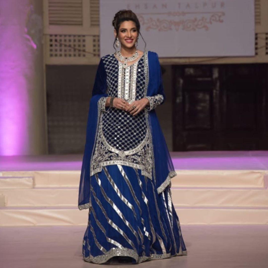 MediaSpringPk's tweet photo. Absolutely regal.
@Xxhalay at the"Sidra Ehsan Talpur" Solo Show in Hyderabad
#setstudio #SidraEhsanTalpur #LegacyOfTalpur https://t.co/ffWuY2zp3P