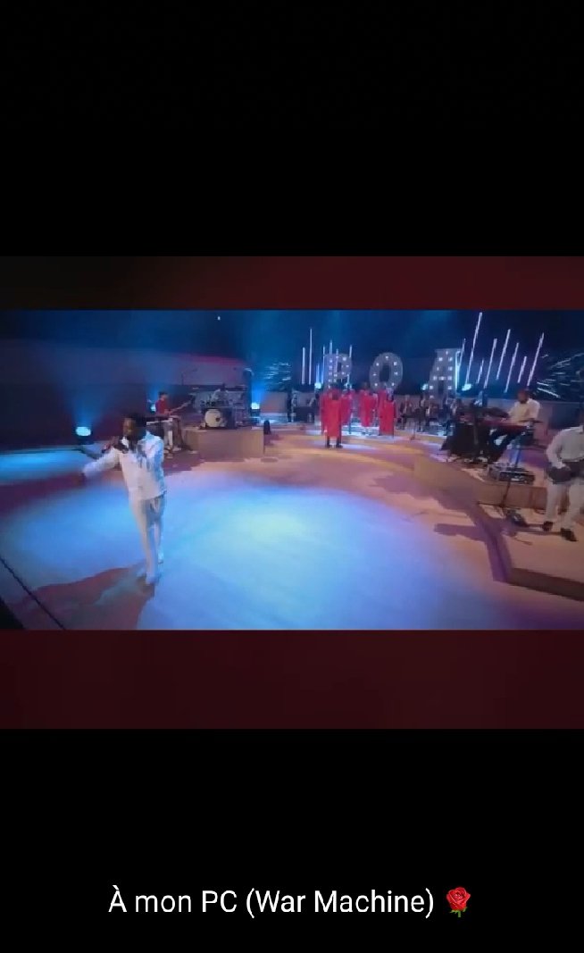 EssouGildas's tweet photo. Quand @charliagossou dédie une chanson de @Dadju à son ordinateur #war_machine . https://t.co/VB8UEonPeP