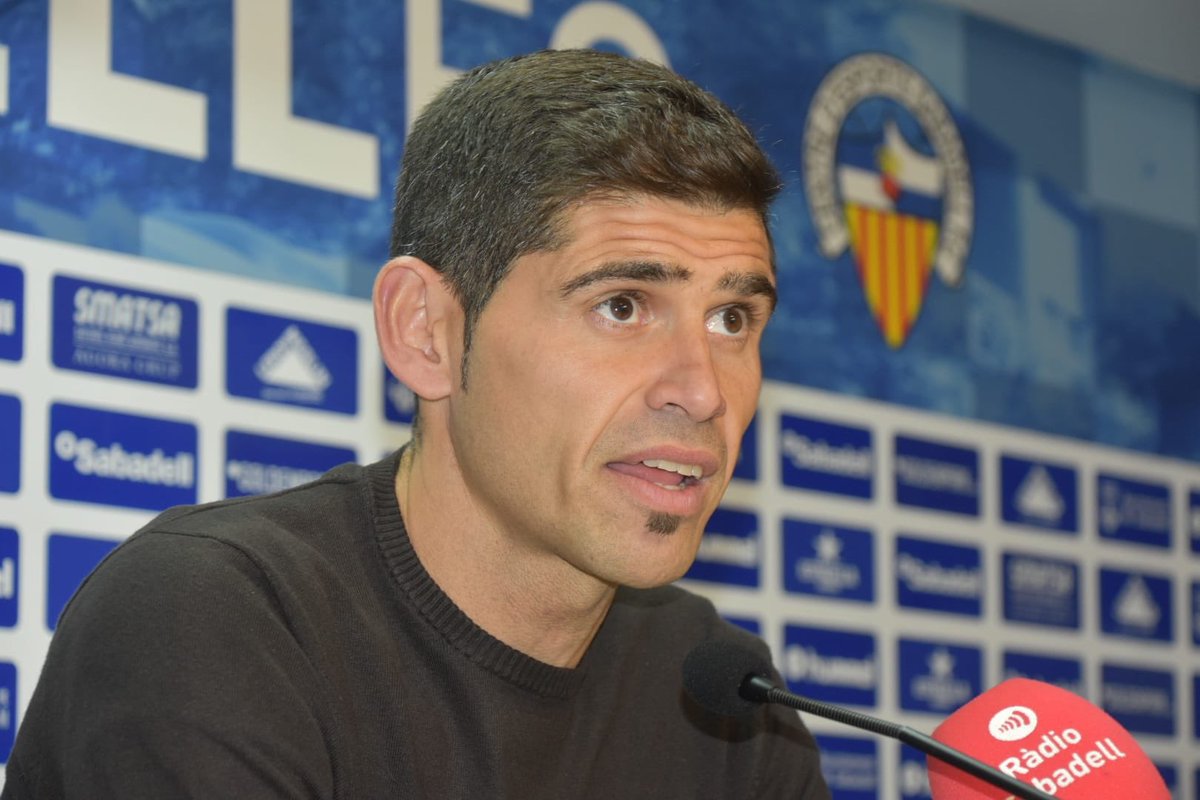 CESabadell's tweet photo. 🔊 Roda de premsa postpartit @Ahidalgo8
🗣 “Els primers 20 minuts han estat els millors de la temporada i el partit ha estat molt complet”.
🗣 “Cada cop tenim més opcions a la plantilla i això ens fa més forts”.
#CEPrat
#AdrenalinaArlequinada https://t.co/t9unlR3g5t