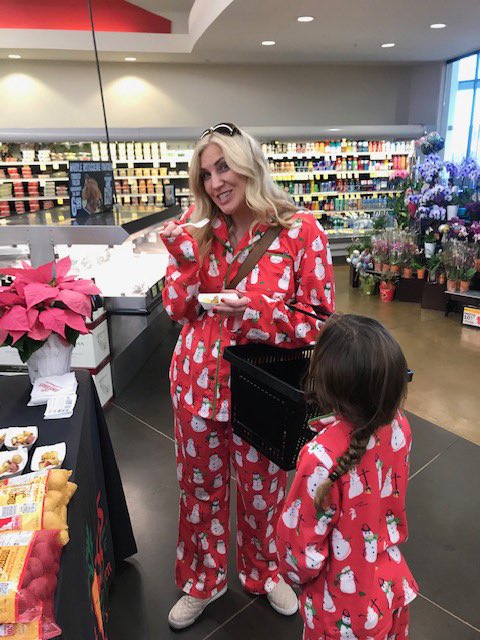 MelissasProduce's tweet photo. Sunday funday at @Albertsons in #LasVegas! Stop by Charleston blvd and have a taste of #dutchyellowpotatoes for your next #holiday gathering! #MelissasProduce https://t.co/hDvZd3yxjQ