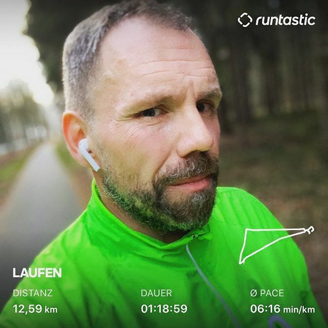 dBildgestalter's tweet photo. Meine Güte, was war das für ein Sturm. Aber egal, es war dennoch ein ganz angenehmer Lauf, trotz 4 km komplett gegen den Wind 🦾 und das Gute ist, ich habe nur noch 19 km vor mir, dann habe ich tatsächlich mein Jahresziel von 1.000 km für dieses Jahr … https://t.co/GACRdRjtGe https://t.co/UNvGgv5bq1