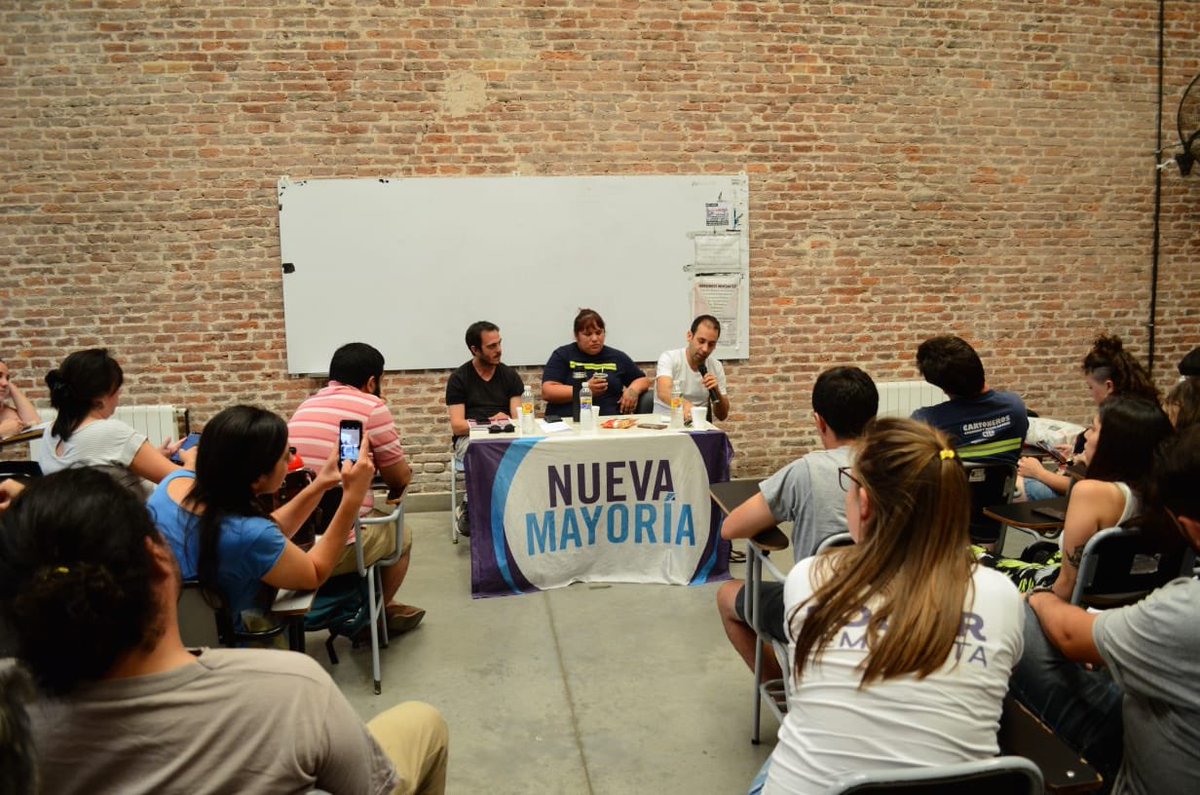 Naty_Zaracho's tweet photo. Ayer nos juntamos con compañeros y compañeras de @nuevamayoria.arg,  delegados de diferentes lugares de la provincia de Buenos Aires para debatir los desafíos para la militancia popular en esta nueva etapa que comienza.

Se viene un 2020 con protagonismo de los sectores populares https://t.co/nOvskSYskp