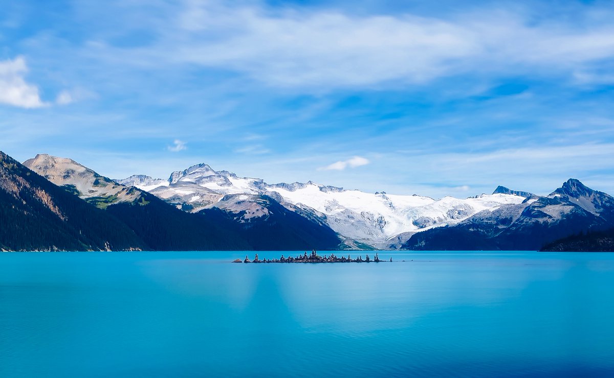 trasty_com's tweet photo. Wir wünschen euch einen schönen dritten Advent 🕯️🕯️🕯️
Lasst euch von türkisblauen Seen vor einem tollen Panorama verzaubern - entdecke Kanada! 🍁
.
.
#trasty #travelstory #visitcanada #reisen #reiselust #reisenmachtglücklich #reisefieber #weltenbummler https://t.co/0Y1OUy56Gs