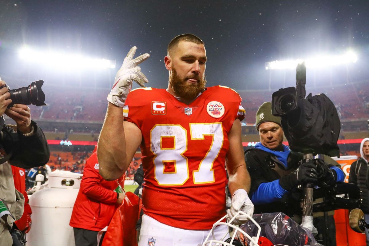 bturner23's tweet photo. Travis Kelce just became the first tight end in NFL HISTORY to have four straight seasons of 1000+ yards receiving https://t.co/r3bZUj1imU