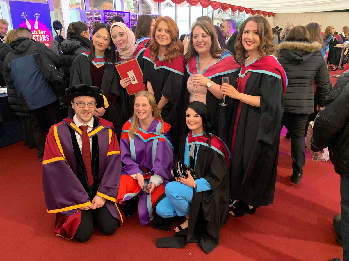 sarahjpmartin's tweet photo. Graduation with the best people 🎓 #MAtranslation #ctimyday https://t.co/Kg8RaEbTY0