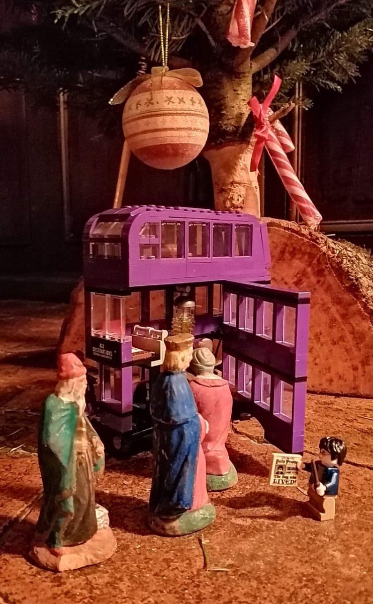 VALHC's tweet photo. On a fait l'sapin avec les enfants. 
Les Rois mage sont en grève... 
#Magicobus
#HarryPotter https://t.co/pOBmOp7Jsy