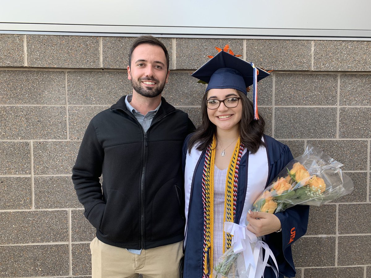 ggmoondigo's tweet image. I love y’all so much ❤️🤙 #UTSAGrad19