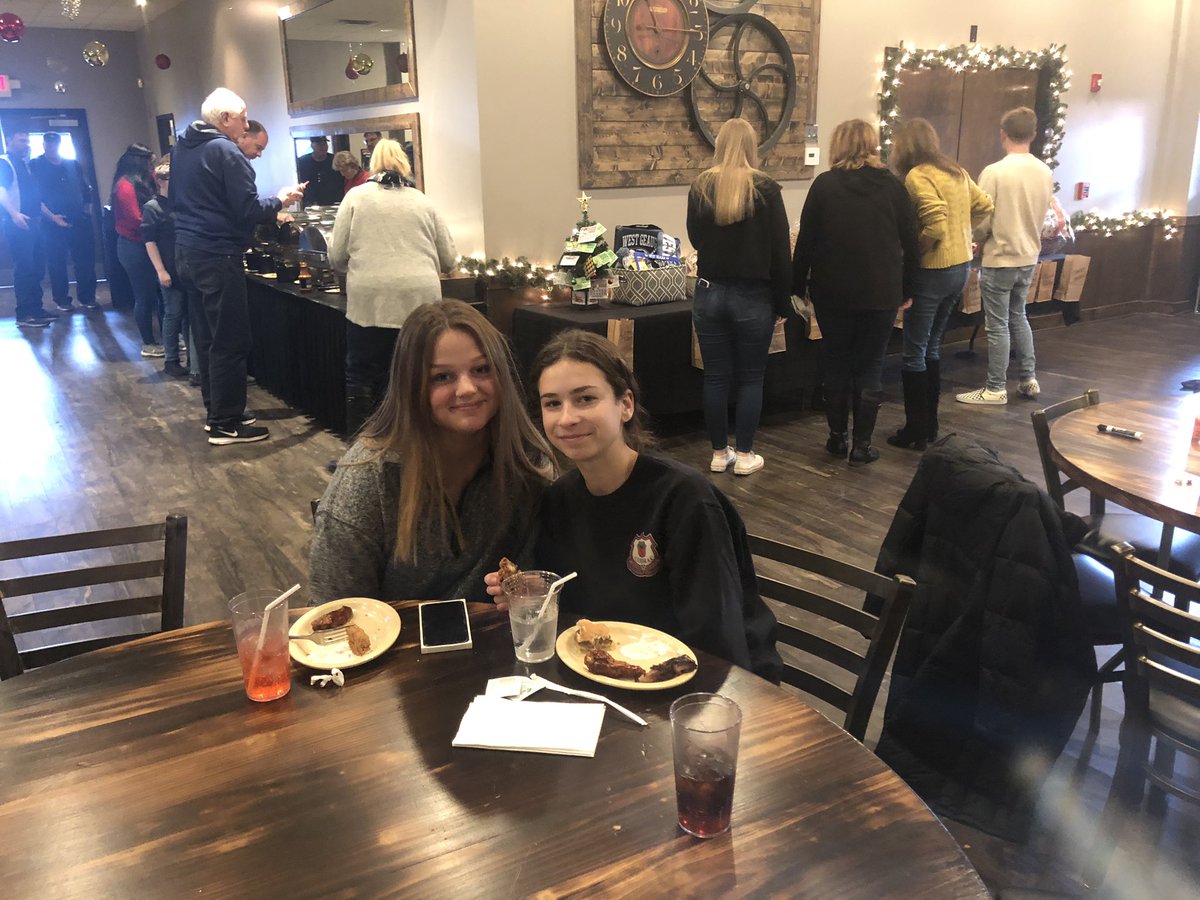 wggirlsbb's tweet photo. Our families and friends enjoying! https://t.co/sQNNH8H03O