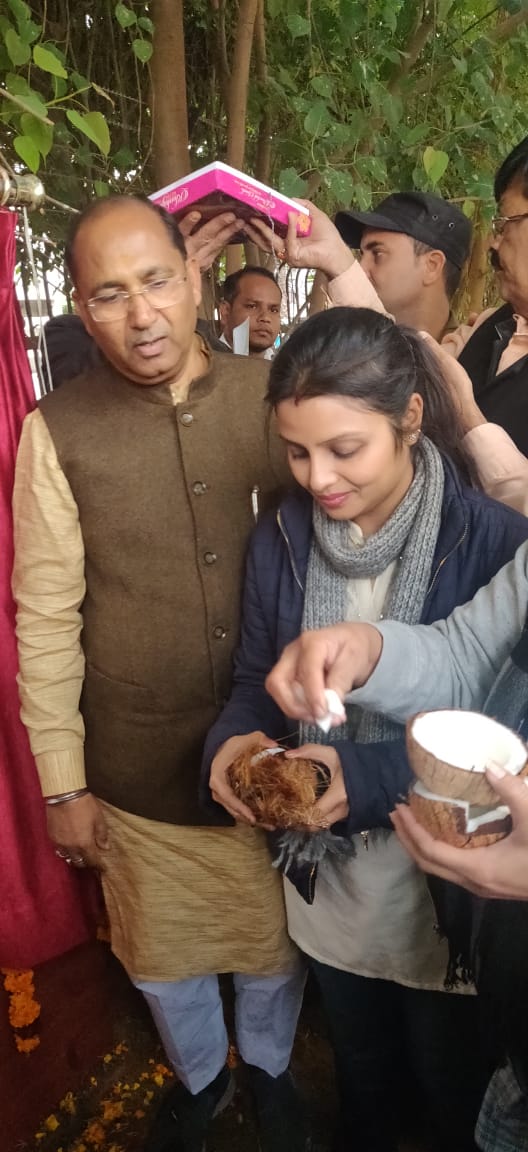 PrincessRwa's tweet photo. Inauguration of alternate access road construction work by BJP MLA Mr Narendra Gupta, years awaited road made possible by newly elected MLA,  5000 people lives changed.
@Nitin_Rivaldo @sonalgoelias @cmohry https://t.co/GHFBhtXTLy