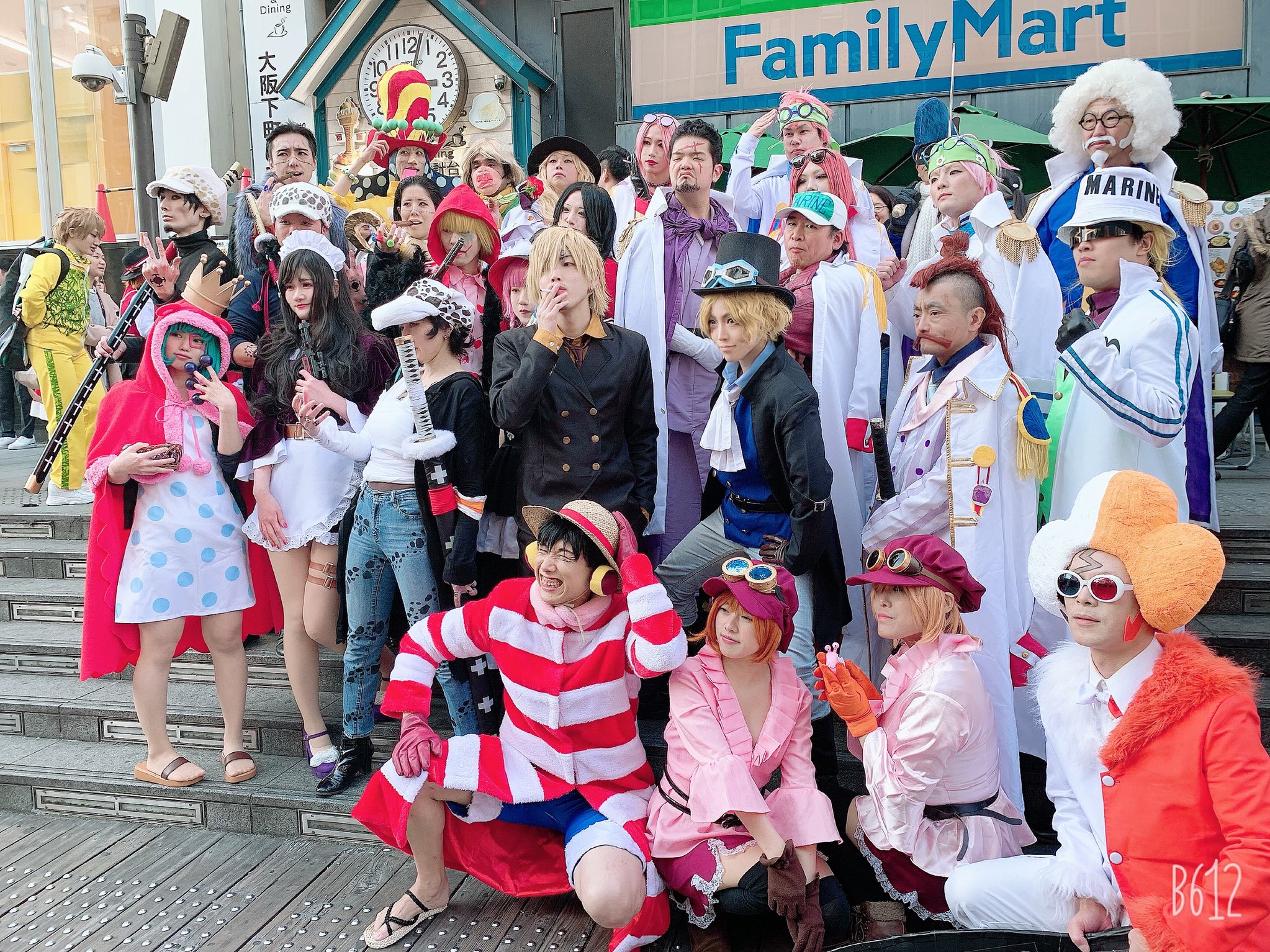 はむベーコン10 16コス神戸 道頓堀コスプレ祭 ワンピース One Pieceコスの方々が集まっていて凄かったです 集合写真撮れて嬉しい T Co Kw9quzbaji Twitter