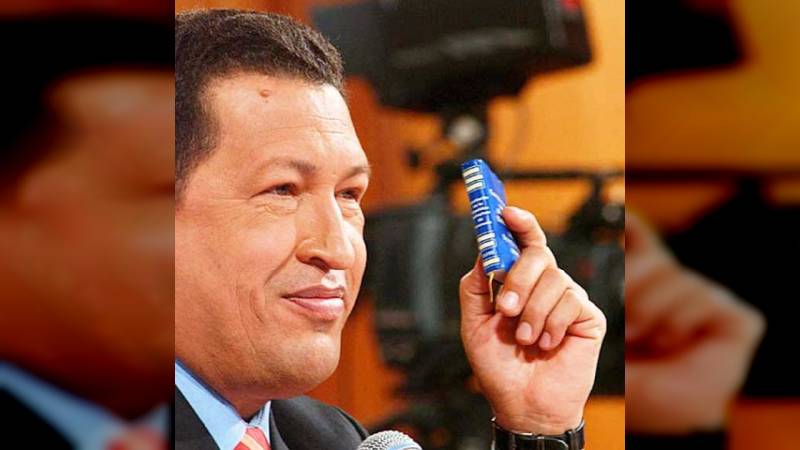 ConElMazoDando's tweet photo. 15 de diciembre de 1999: El pueblo decidió refundar la República bajo el ideal bolivariano https://t.co/YvQbaIpiGm  #ChavezEsAmorYLealtad #20AñosDeSoberaníaPopular #PSUV13AñosDeVictoria https://t.co/pw5OZBYYz5