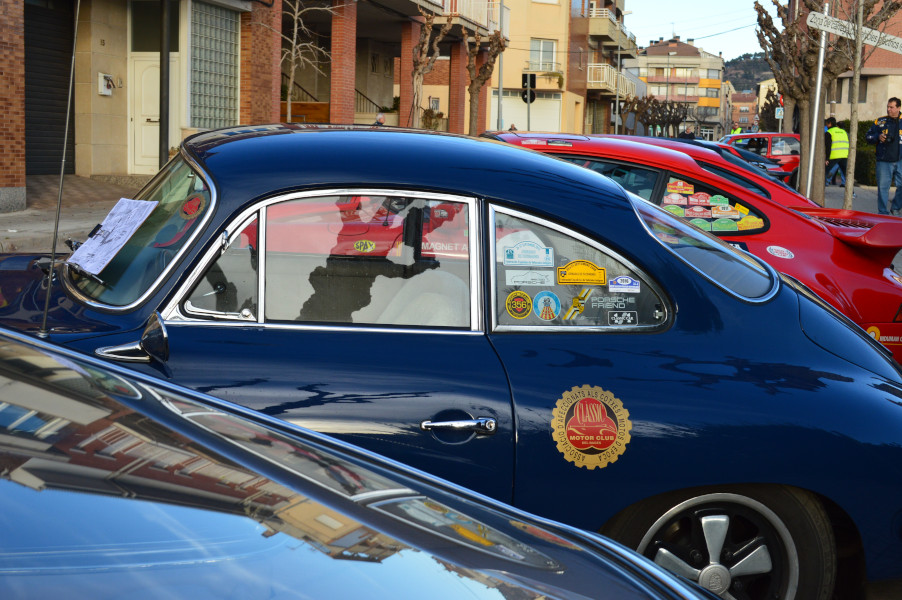 ClassicMotorCB's tweet photo. Avui, seguint #LaMaratoTV3 per televisió... ahir vam fer la III German Cars amb recaptació solidària per fer una donació més per lluitar contra les malalties minoritàries #CMCB #ClassicMCB Gràcies als 130 vehicles participants!!! https://t.co/8phEzEp1WZ