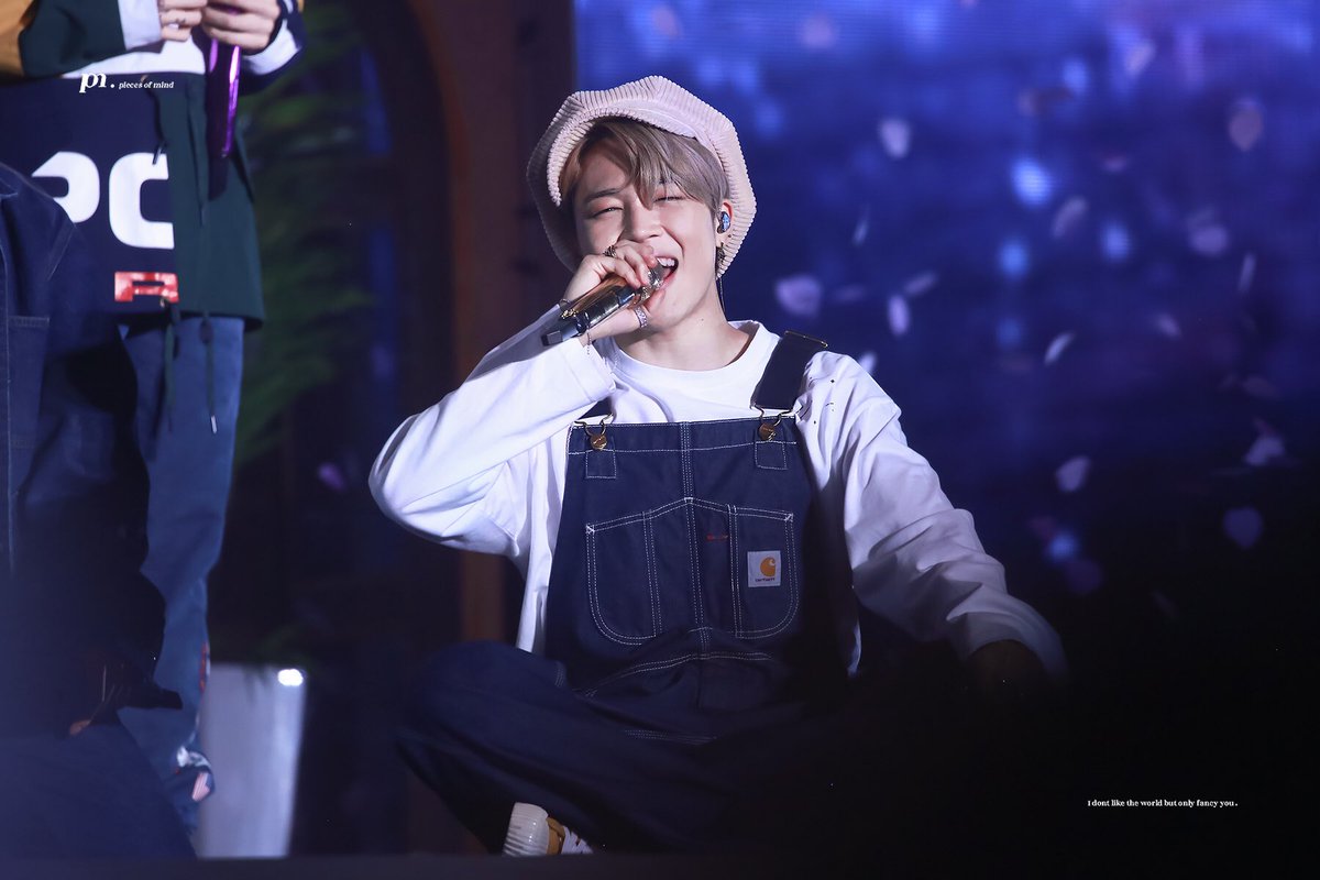 btsjimin_photo's tweet photo. [#btsjimin_photo] 
191215 ••  매직샵 in Osaka D2 🌙
❥•────
@BTS_twt
#JIMIN #지민 #BTS #방탄소년단 #MAGICSHOPinOsaka #MagicShopJapan #MagicShopInJapan #magicshoposaka #MAGICSHOPinOsaka_D2 https://t.co/h1YbURQQhh
