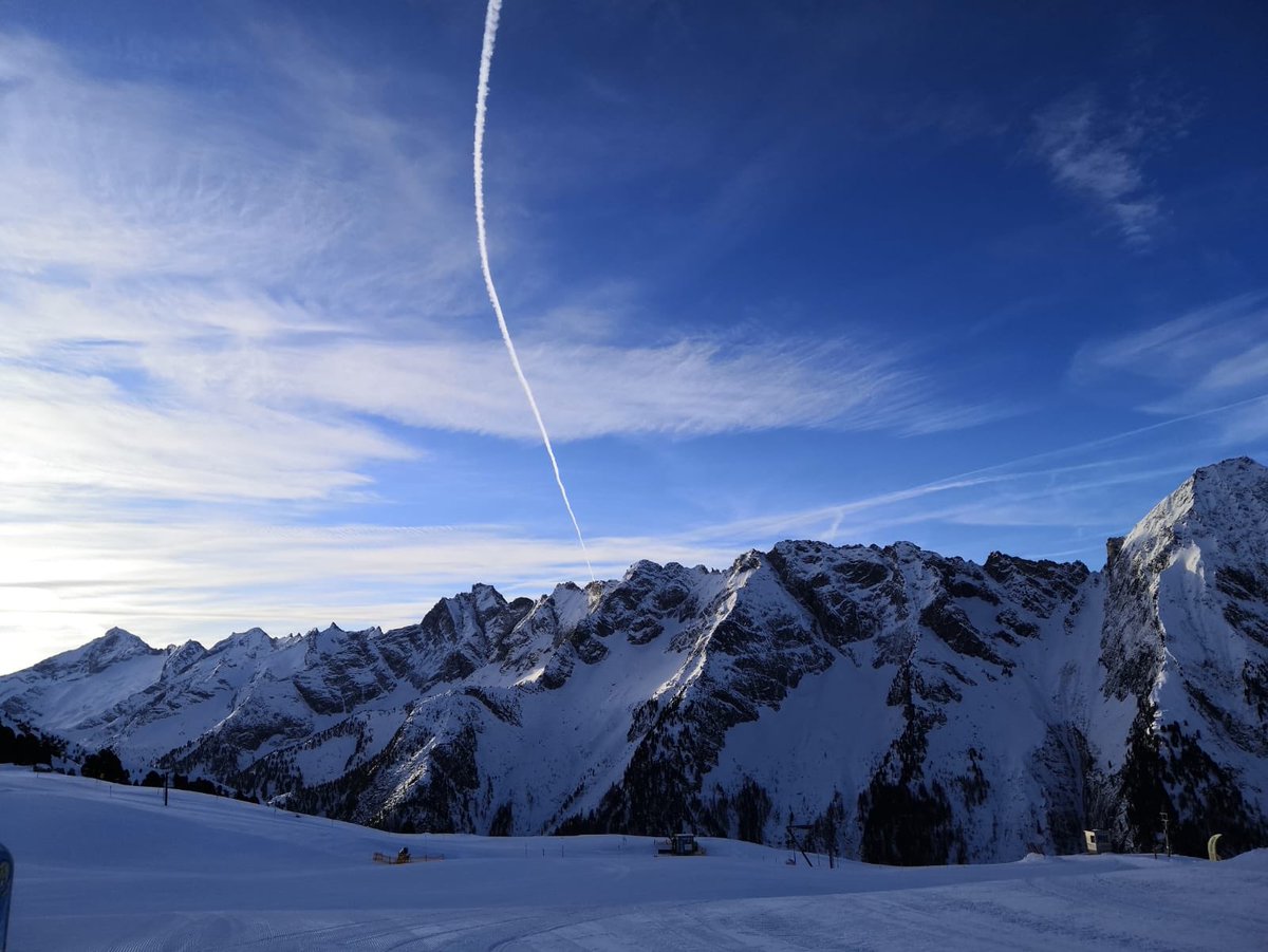 neilsonaustria's tweet photo. Beautiful scenes up on the A-Horn today! 🎿❄️ @neilsonholidays @Mayrhofen #RelaxAsHardAsYouLike #Ski #Snowboard #Mountain https://t.co/gh0V5UPuSb