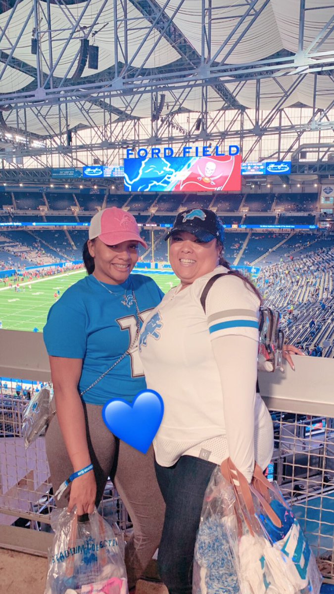 MsHollandSmith's tweet photo. #OnePride
#WomenOfThePride
#DetroitLions
#FordField https://t.co/noFC23uBJz
