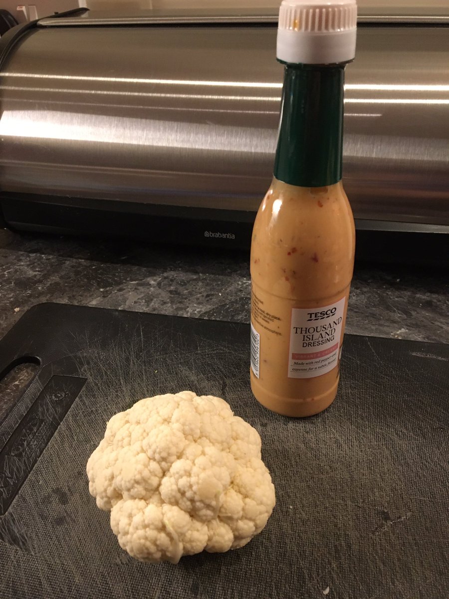 MitchellcpPam's tweet photo. I know they’ve shrunk the price, but did they really need to shrink the veg too? #Tesco #miniveg #therednoneleftforme #cauliflower @Tesco https://t.co/bI0Qm5XUOH