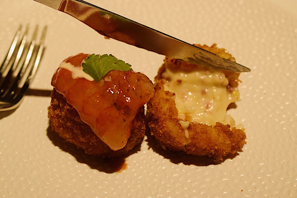 {Croqueta cremosa de jamón ibérico y huevo duro 2€/unidad}
{Croqueta de guiso de carabinero con su cuerpo marcado en brasa 6€/unidad}
En Restaurante Membibre <a href="/rstmembibre/">restaurante membibre</a> 
📍C/Guzmán el Bueno, 40, Madrid #tapean2Madrid #tapean2Sí