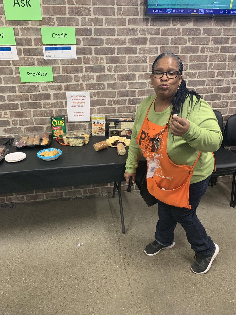 Day 3 of 12 days of Christmas Rocking in Rochester Hills. Cheese and crackers for all. #MWDEC2019