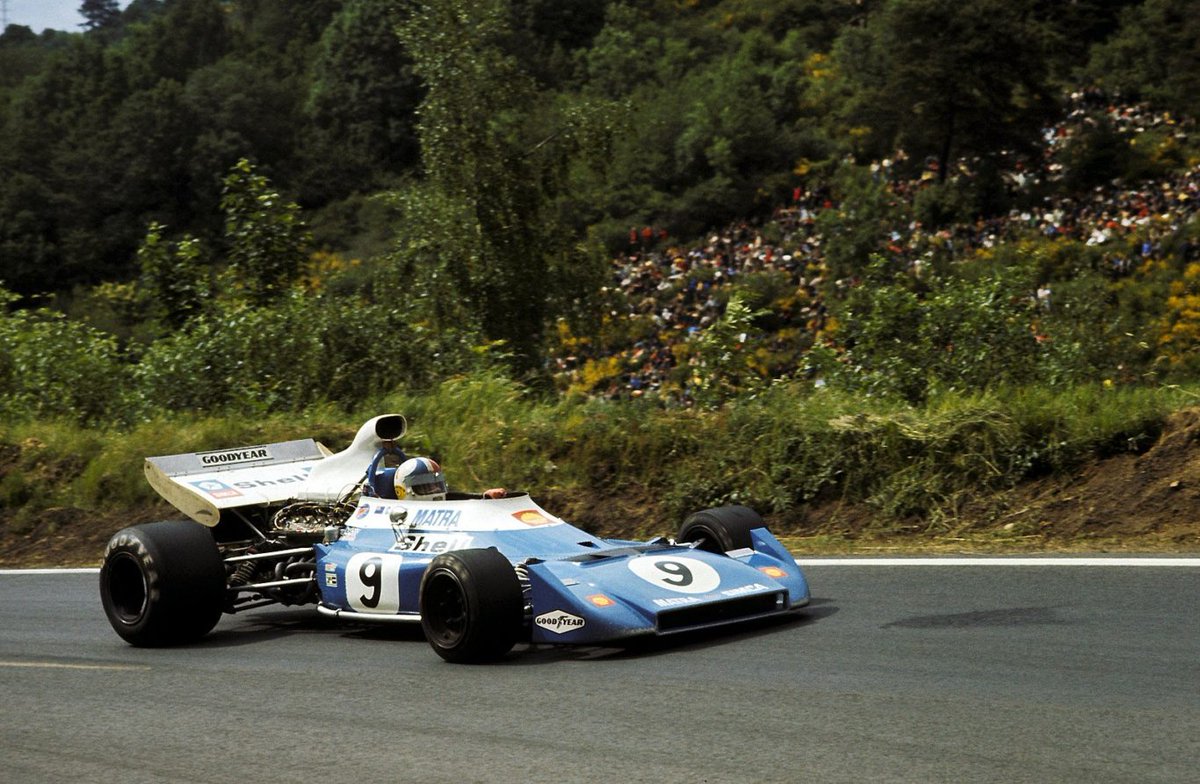 Chris Amon détient le record du temps au tour sur le circuit de Charade. Il donne son nom à notre stage de pilotage historique.