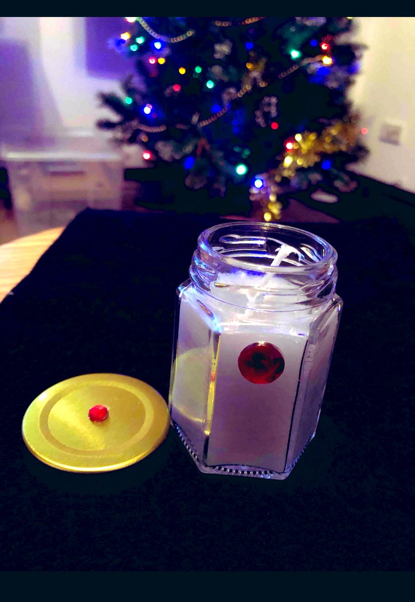 CandlesRoscoes's tweet photo. This Christmas old spice smelling candle has just filled my house with seasonal smells 🥰 check it out: https://t.co/ASQOklNYFK #candles #candle #handmade #homedecor #love #etsy #home #gifts #craft #SmallBizSatUK #SmallBiz #candlemaking #decor #candlelight https://t.co/8EhdZhL893