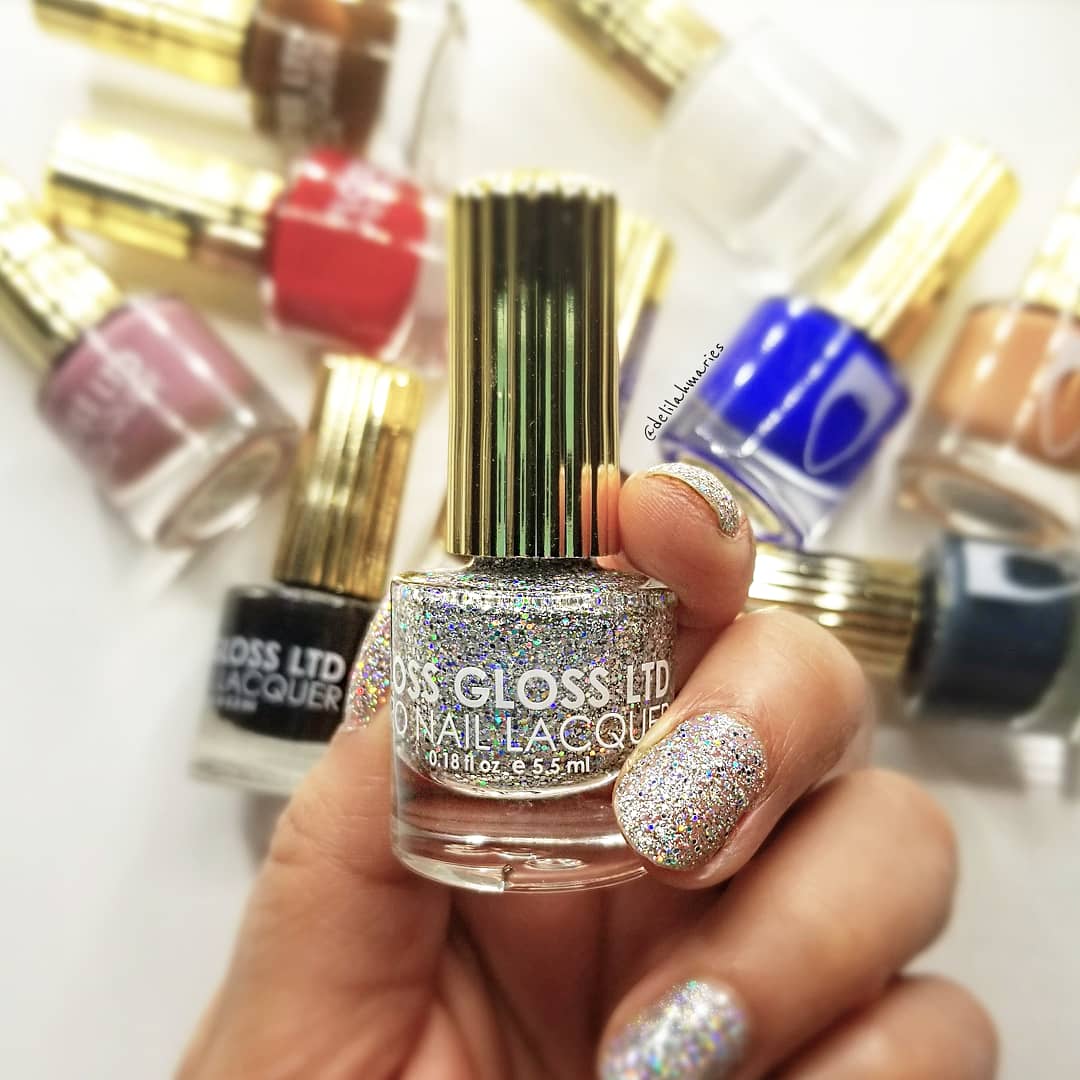 delilahmaries's tweet photo. Because short nails are cute too!! @FLOSSGLOSS #flossgloss #nails #glitter #glam #mani https://t.co/udC1j7uf9a