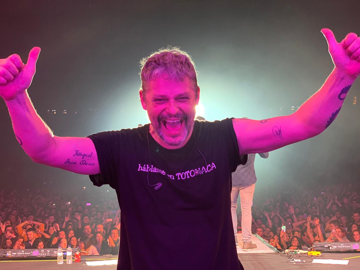 Espectacular show de ⁦<a href="/estopaoficial/">Estopa</a>⁩ en barcelona.