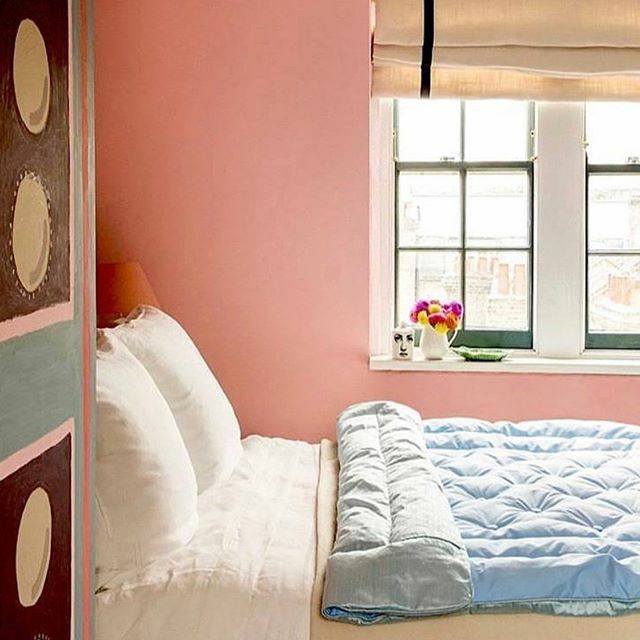 aeskelondon's tweet image. @beataheuman taking colours to the next level in this beautiful bedroom design 🤩 | via @evermore_london #bedroomdesign #paintedwalls #pinkwalls #beataheuman #quilt #guestbedroom #interiordesign ift.tt/36Ecwfq