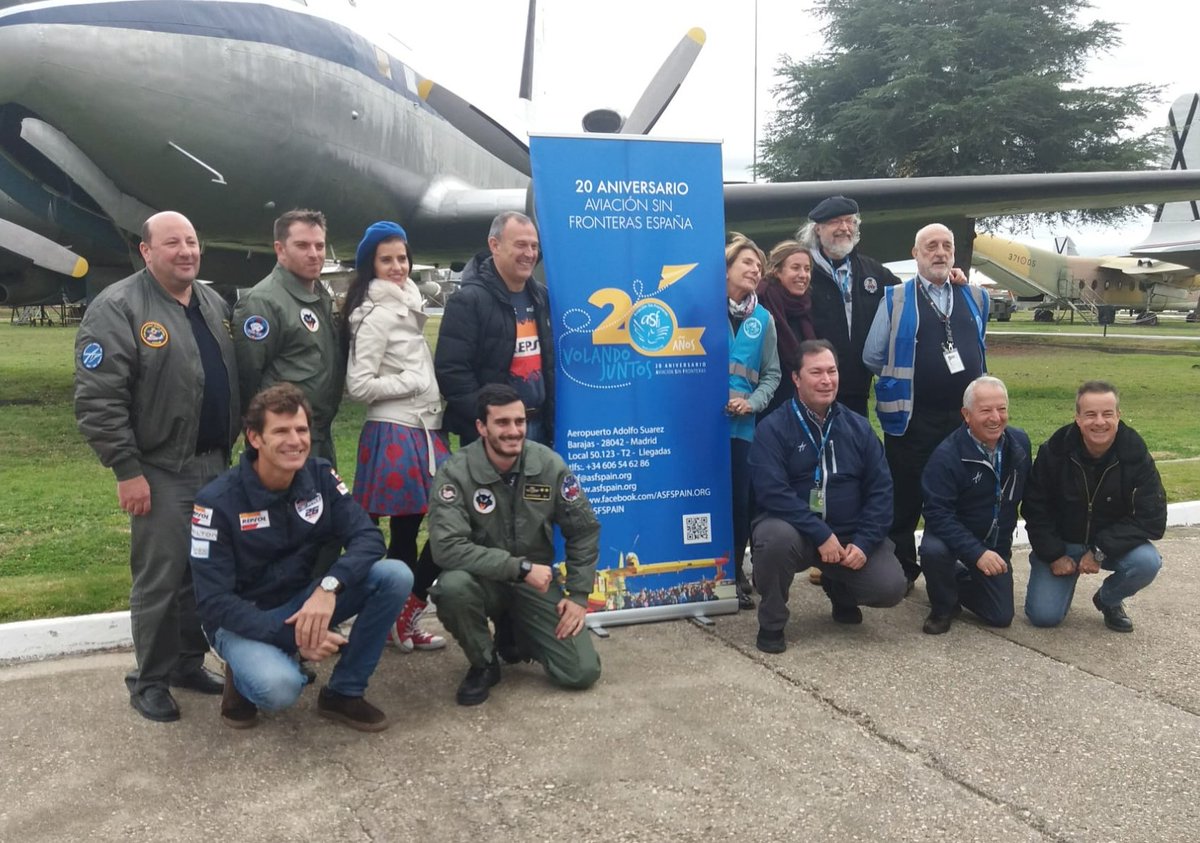 FOTOgrAAMA's tweet photo. Foto de Gustavo Dorado que resume el día de hoy en el #MercadilloSolldario organizado por @AmigosMuseoAire ha contado con la visita de #pilotos #aviadores del #Ala12 @CastorFantoba @JuanVelarde26 y Ainhoa Sánchez #wingwalkers
@box_repsol @ASFSPAIN @FIOtuit
@EjercitoAire #asfspain https://t.co/76Cd9d4c5C