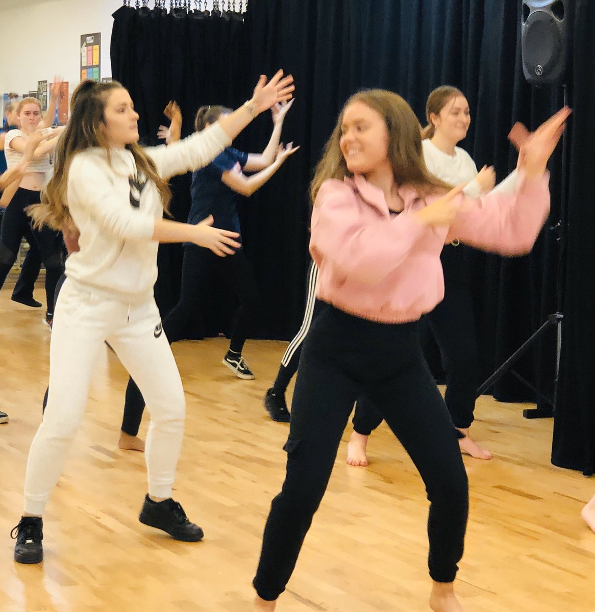 nyambfnotts's tweet photo. Bhangra dance with @BeatFeet1 and @LizWFoundation @BilboroughCol 🙌 #nottingham #sportengland #danceactive https://t.co/Syj0TYF5Po
