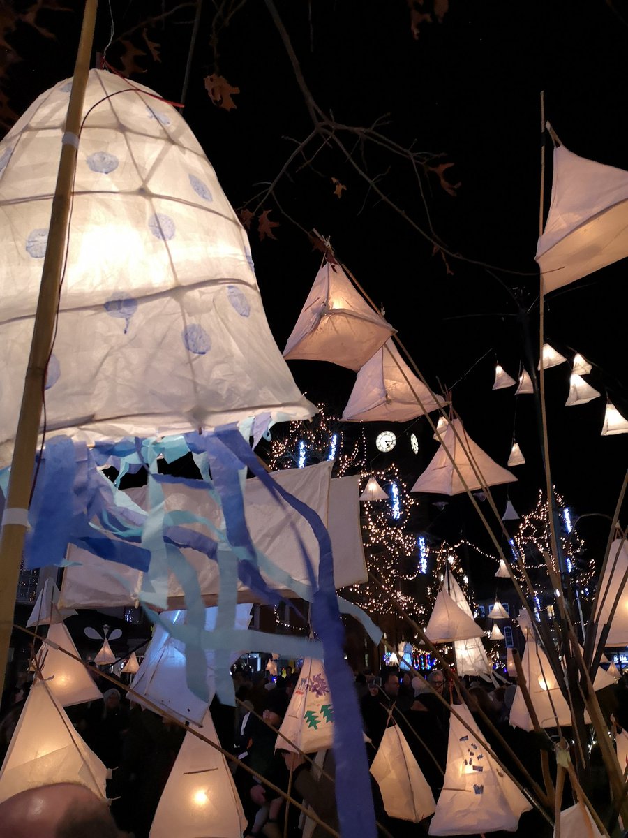 thisfordlife's tweet photo. Gorgeous festive evening in #Newbury this afternoon for the Festival of Light Lantern Procession 💙

 @CornExchange #Jellyfish #lanternprocession https://t.co/Su5r8IYmcC