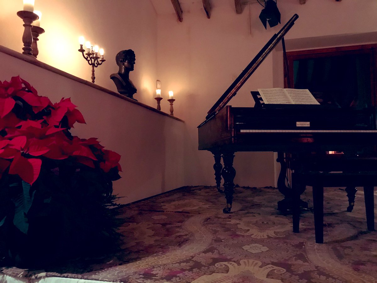 marejadae4's tweet photo. Precioso concierto ayer en la Cartuja de Valldemossa. Domenico Codispoti, interpretando piezas de Clara Wieck Schumann y, su gran inspirador, Fréderic Chopin.
#clarawieckschumann #fredericchopin #domenicocodispoti #realcartujadevalldemossa #celda4 #celdachopin https://t.co/4jVPr3PUBM