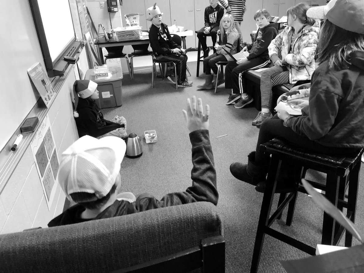ferociously4th's tweet photo. This past week these #clarkeagles got to participate in a #LearningSymposium in order to improve and reflect on their research projects. This gave them an opportunity to probe, adjust their presentation, communicate with their peers, and respond to feedback.
@edutopia https://t.co/Z3r9GzRvNd