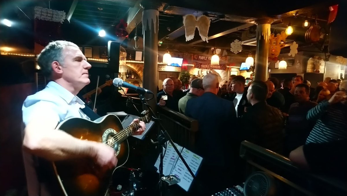 TheSlaughterH's tweet photo. @johnpig and the gang are live @TheSlaughterH right now for his #Xmas special and his last gig here until March 2020...we’re rammed as usual - hope everyone is having fun! 🍷🍺🎤🎶🎉🎅🏻#johnoconnell #livemusic #pubs #liverpool #sundaysesh #supersunday #christmasparty #simplydylan https://t.co/rNTgL8nup4