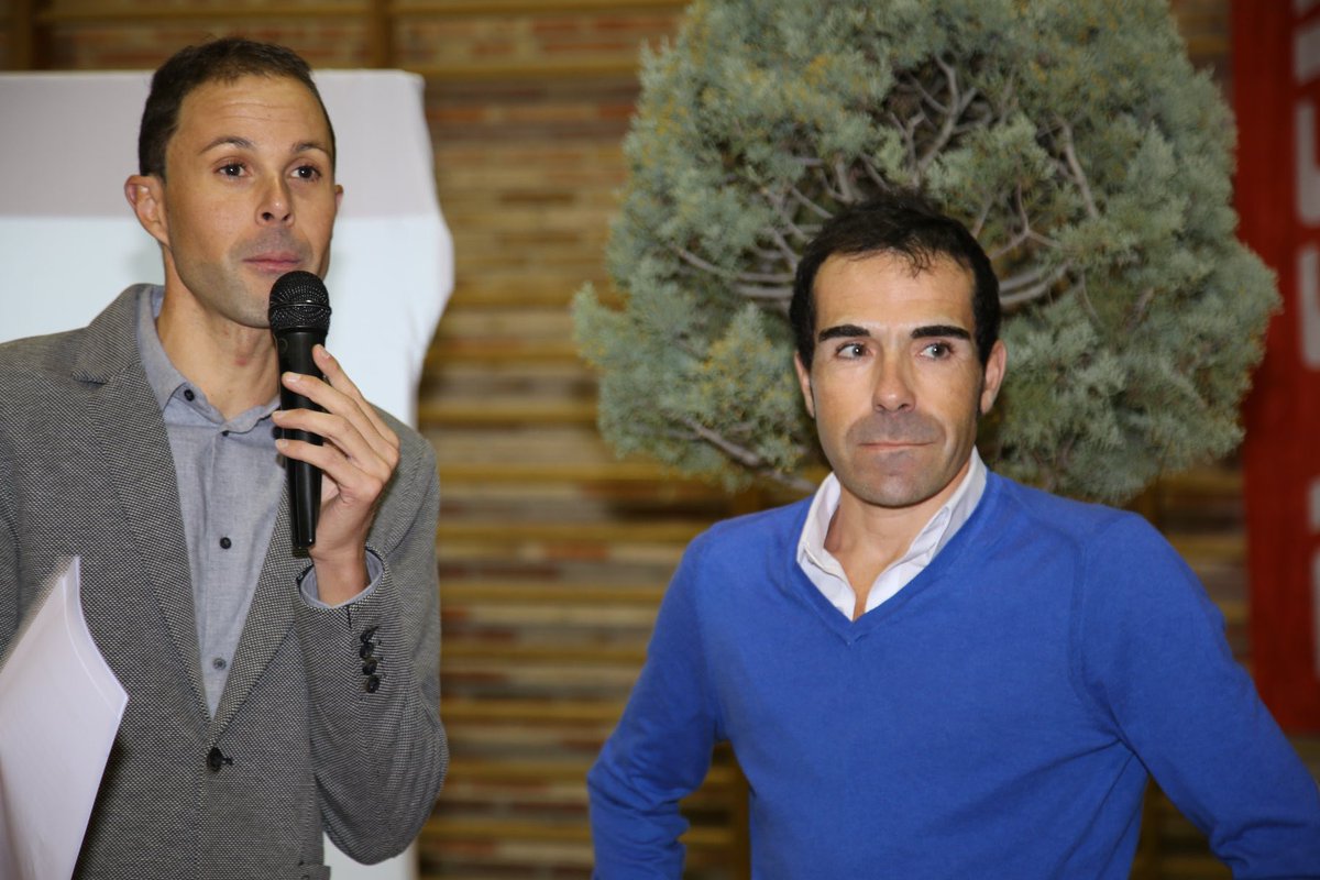 Pablospeaker's tweet photo. Ayer lo pasamos muy bien en @Cadalso_Opina celebrando los 20 años de trayectoria deportiva del #MtbCadalso. Tarde de amig@s, charlando de buen #Ciclismo #Speaker https://t.co/l1RnAE9BtA
