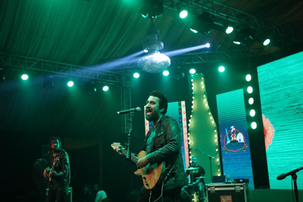 pakium's tweet image. #7UPBonfires event is happening right now in Royal Palm Club, Lahore