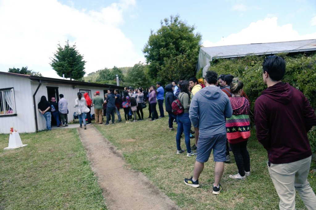 DecideValdivia's tweet photo. 👏👏 Un aplauso para los vecin@s de  Niebla!! Gran convocatoria. Recuerda aun tienes tiempo de ir a votar, no te quedes en casa! #consultaciudadana #valdiviadecide #valdiviacl https://t.co/AJyWteWDng
