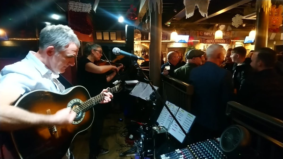 TheSlaughterH's tweet photo. @johnpig and the gang are live @TheSlaughterH right now for his #Xmas special and his last gig here until March 2020...we’re rammed as usual - hope everyone is having fun! 🍷🍺🎤🎶🎉🎅🏻#johnoconnell #livemusic #pubs #liverpool #sundaysesh #supersunday #christmasparty #simplydylan https://t.co/0vIAOHXU55