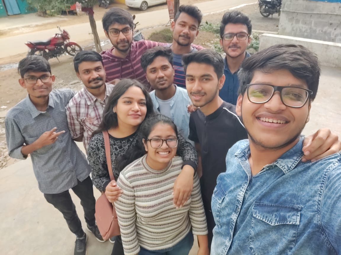 raj_chandra3's tweet image. Hanging out with these young & highly energetic folks today to celebrate the success of #CodeVar 🌠🤩
.@CodePark_in