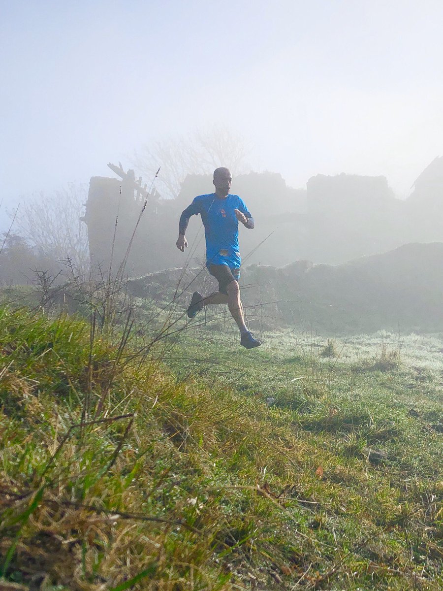 Jordi_torruella's tweet photo. Sortint entre boires i acabant sota un bon sol d’hivern!! Getting out from the fog and ending up under a shiny sun!! 

#cos360montanya
#cos360
#dynafit #trailrunning #mountain #mountainaddict #sport #health #happy #training #runner #instarunner #runnerscommunity https://t.co/l96ibYXhuT