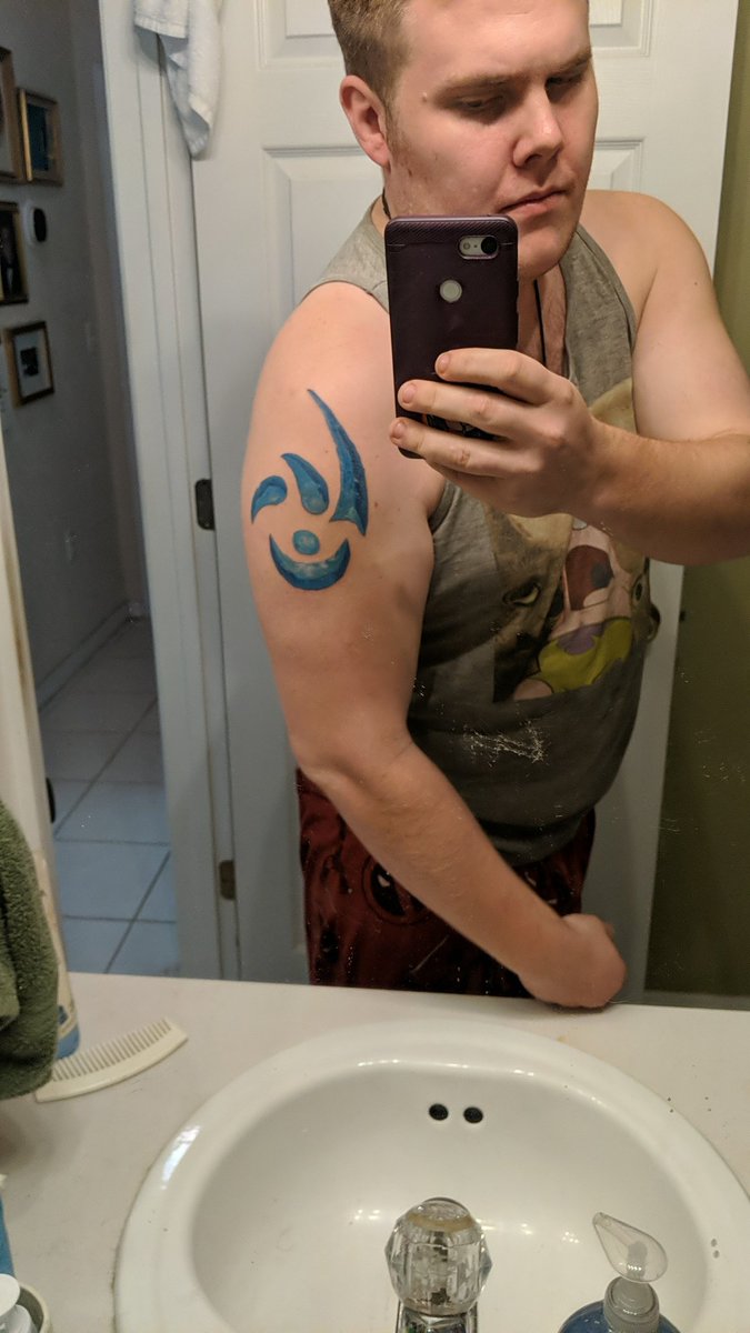 TTV_Permadrunk's tweet image. New ink got to give the apothicon some love #shadowsofevil #apothicon #codzombies #blackops3 #videogametattoo #savageink