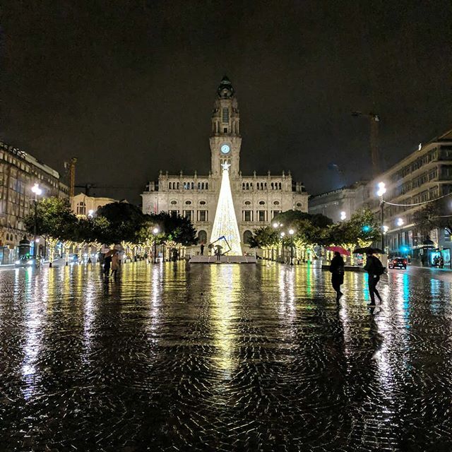 spannerinworks's tweet photo. Christmas lights in Porto https://t.co/5oFMYkOD9R https://t.co/GLTcjF9z2w