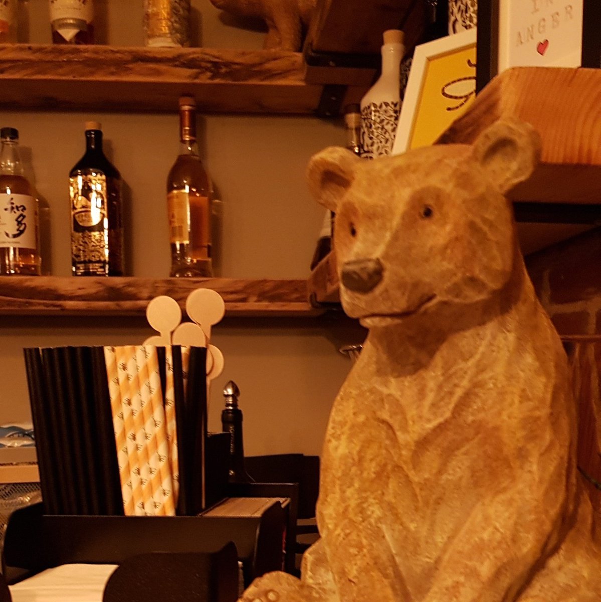 Northendenunta1's tweet photo. Sunday cant be better described than this cheeky Portuguese Red.... come join Bear before Santa comes #Fancyanibble #Fancyatipple #10moresleeps https://t.co/EIiZeesyIW