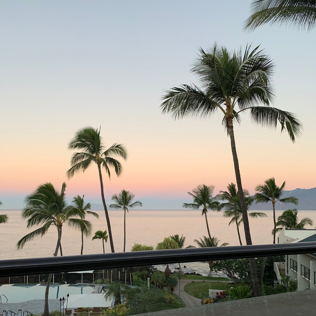 Sunrise in Maui...
#vacation #finishedmybook #amreadingromance #relaxed