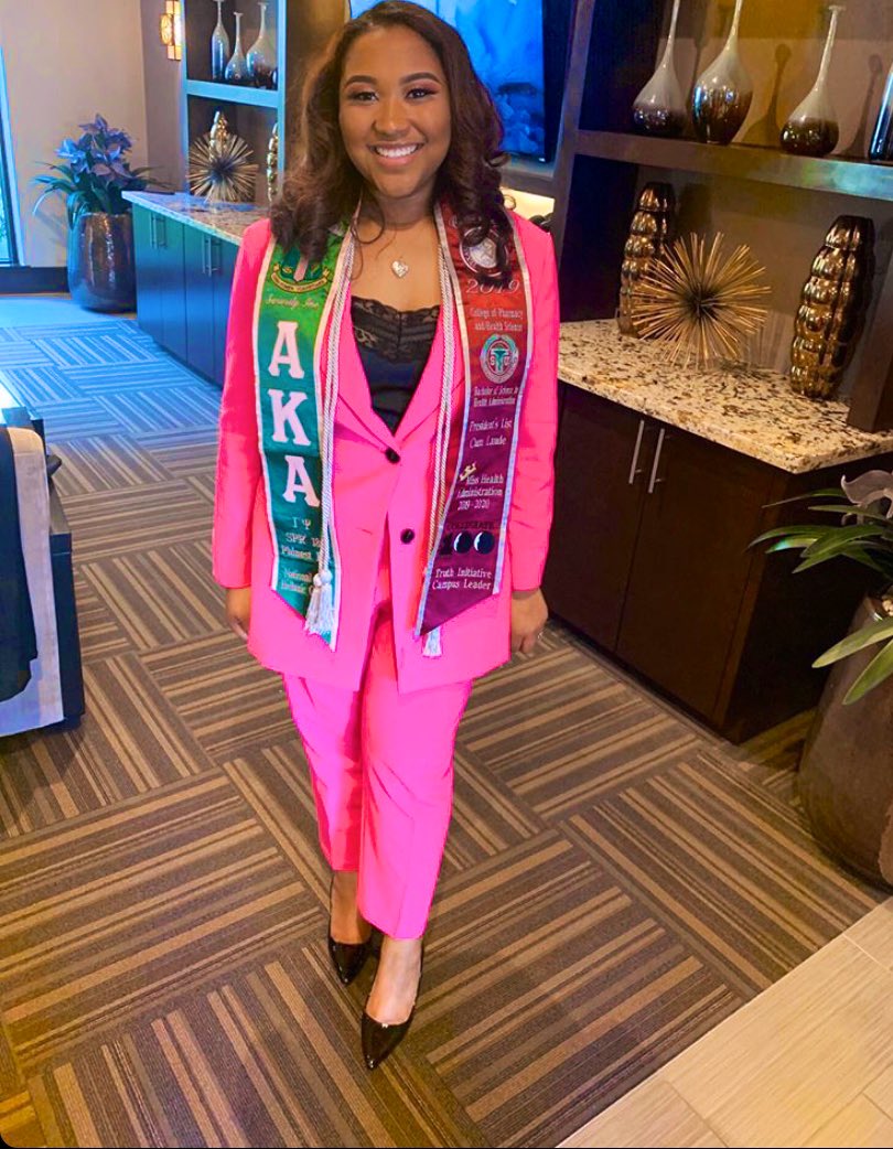 BossyLash's tweet photo. 🎉🎉🎉🍾
Congratulations to our Bossy Ambassador Taylor, the most recent Texas Southern University 2019 graduate . We are thrilled to have you apart of our team, and even more excited to witness where life takes you next. #BossyGrad 
#TSUAlumni

It’s  a lifestyle. #Bossedup https://t.co/VBrVqogvQx