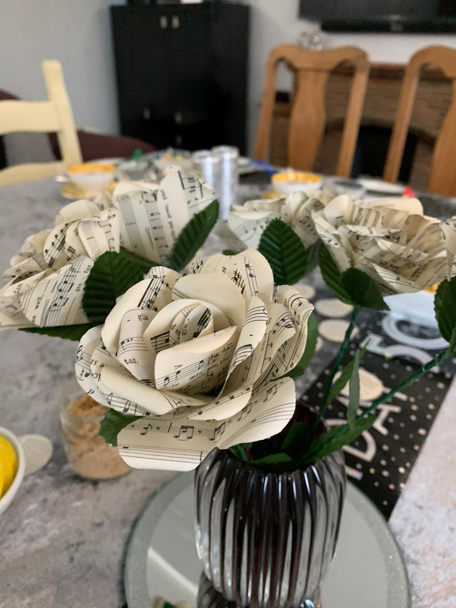 Tr4cyF3nt0n's tweet photo. #TF50
Book themed 50th surprise birthday tea arranged by my sisters inc a guess the book from my own review game https://t.co/MTXCBnnoUz